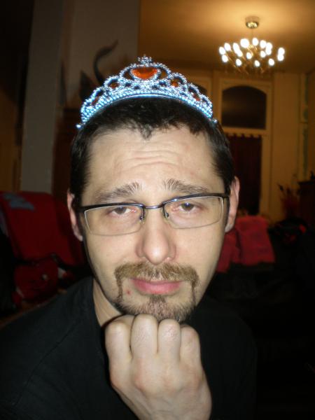 il est bien mon ptit homme en prince...lol