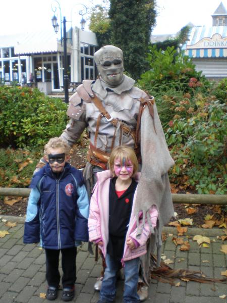 jimmy et giovana avec le zombie