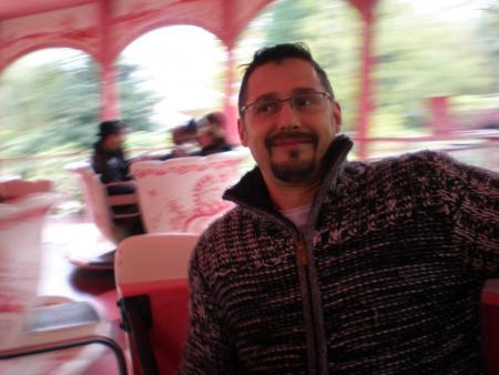 voici mon homme dans les tasses
